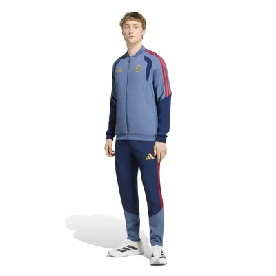 Bayern Munchen presentatie trainingspak 2026/2027 staalblauw goud