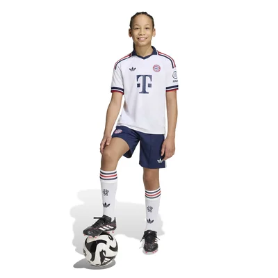 Bayern Munchen kindertenue uit 2026/2027 wit retro